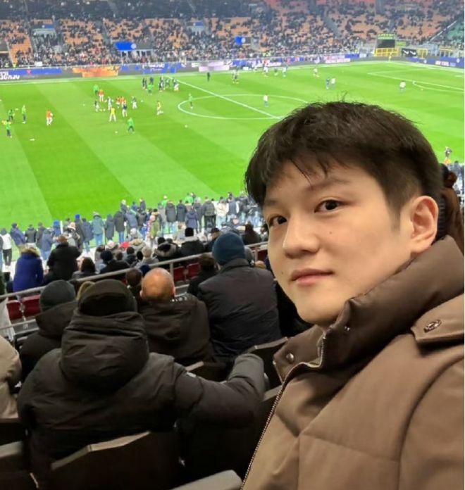震撼！樊振东在足球赛场险胜对手！