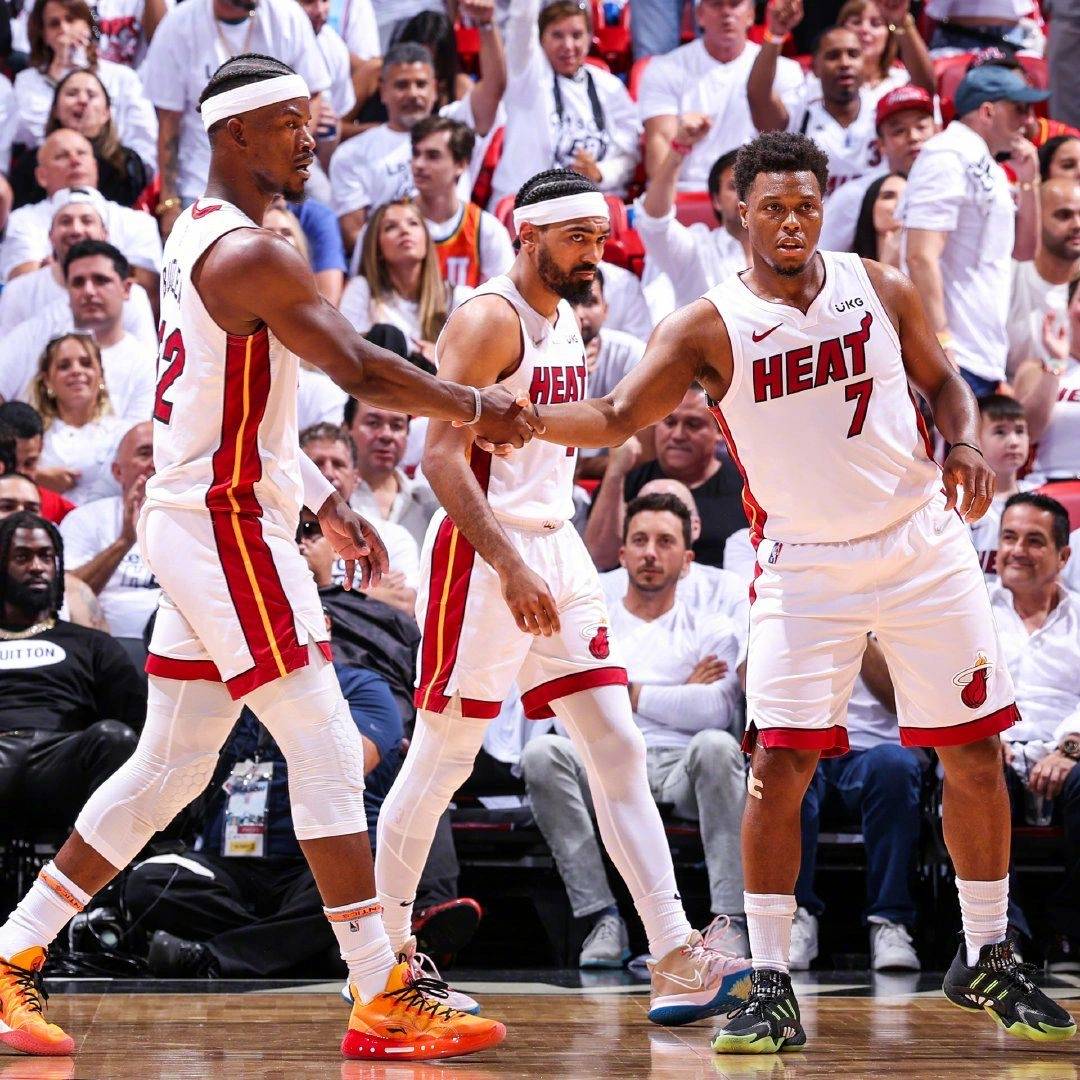 费德勒连续十五场比赛得分超过领先优势明显，热火不断突破！全场沸腾不已的简单介绍